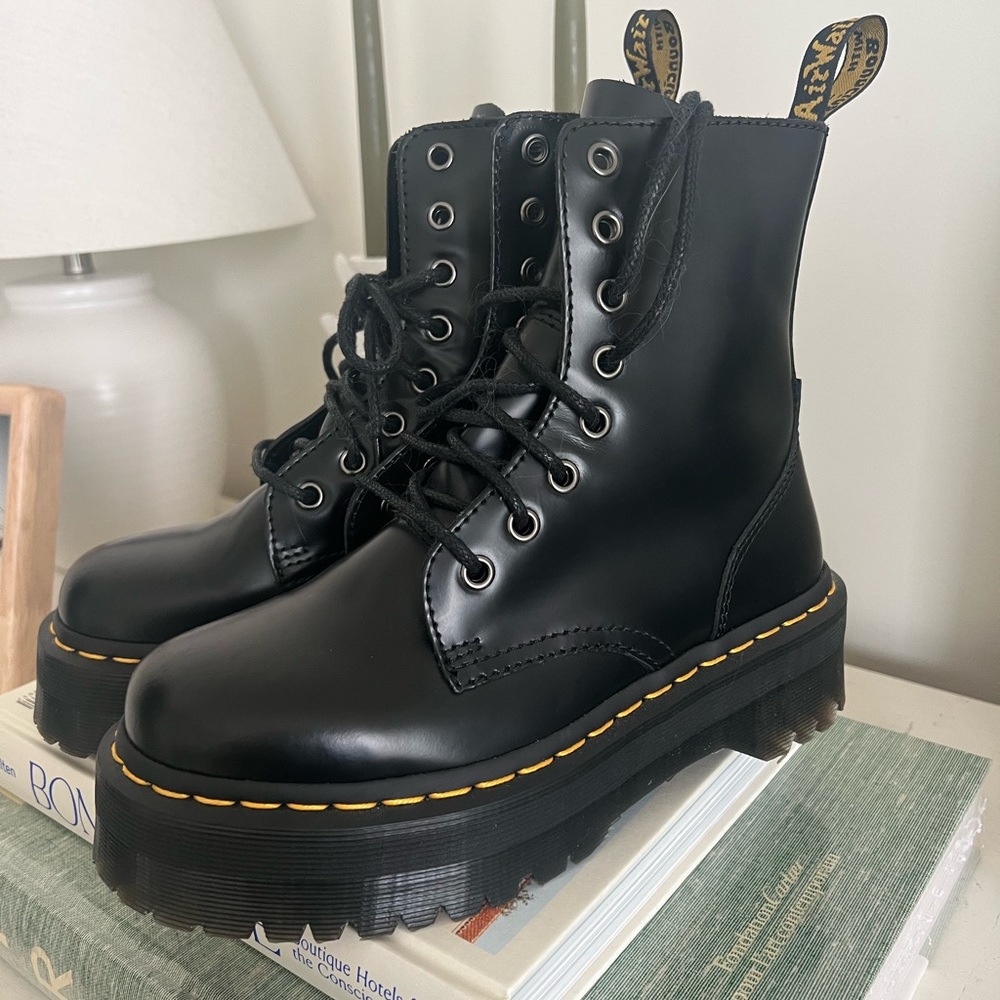 Dr. Marten Jadon Platform boot. Size 6 EU 37.